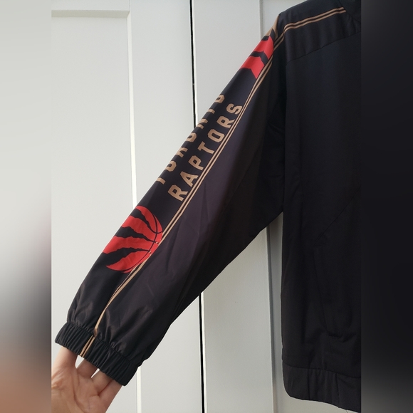 Toronto Raptors Qore Women's Throwback Team Full-Zip Windbreaker Jacket - Black - Picture 3 of 10